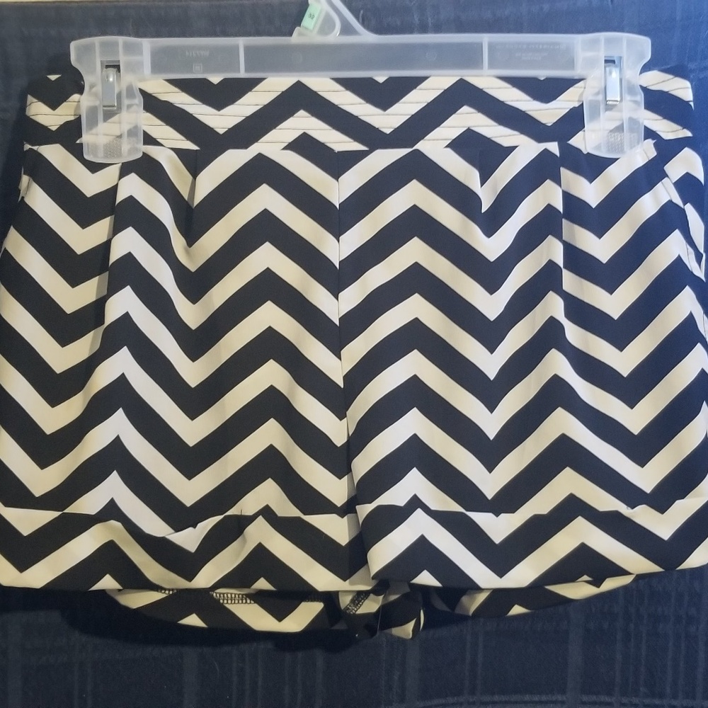 Chevron white and black summertime shorts 2019!